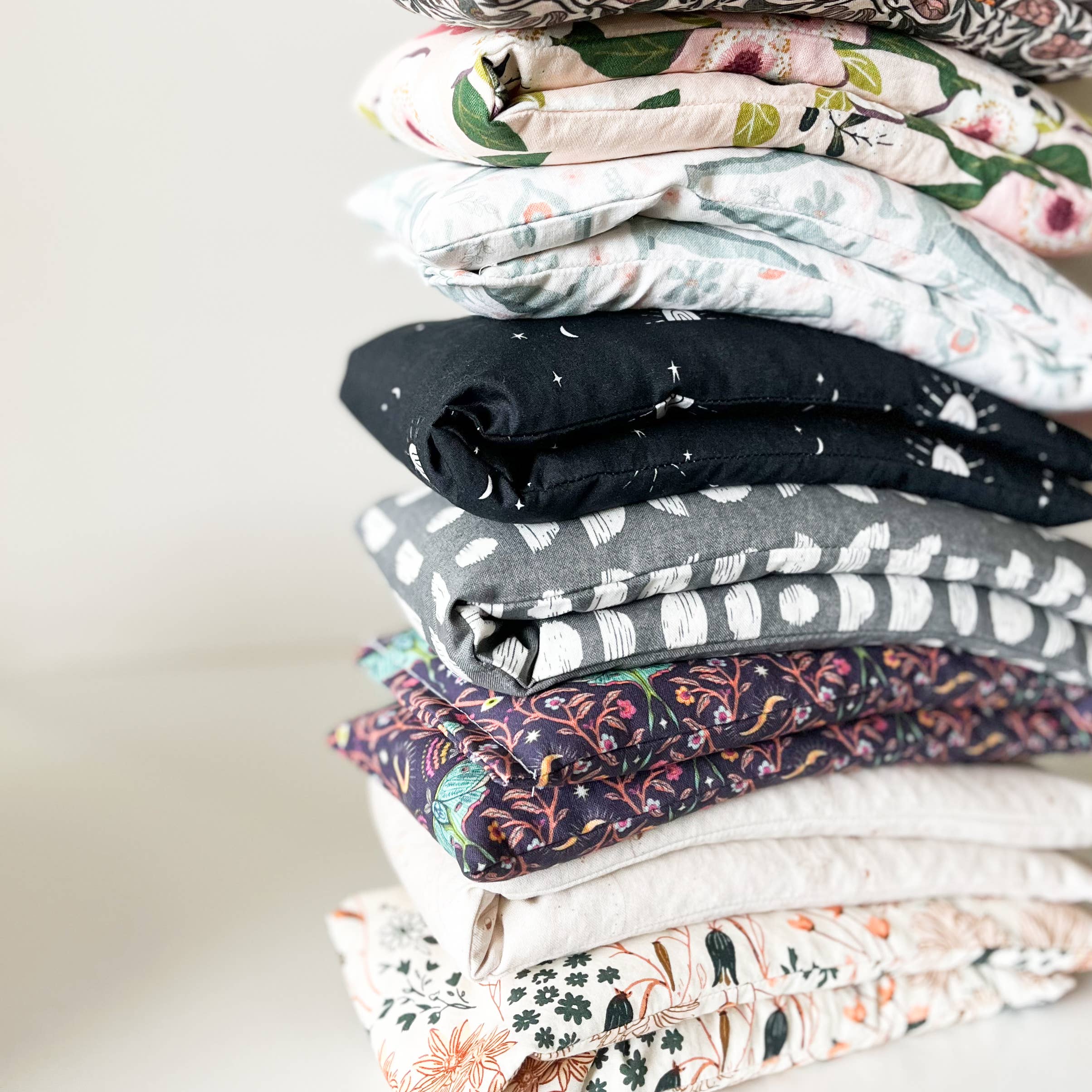 Hot & Cold Therapy Neck Wrap - Gray Floral Relaxation